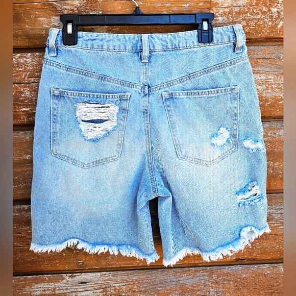 Madden NYC Lightwash Blue Denim Jean Bermuda Shorts Distressed Bottoms Size 7 - Picture 8 of 11